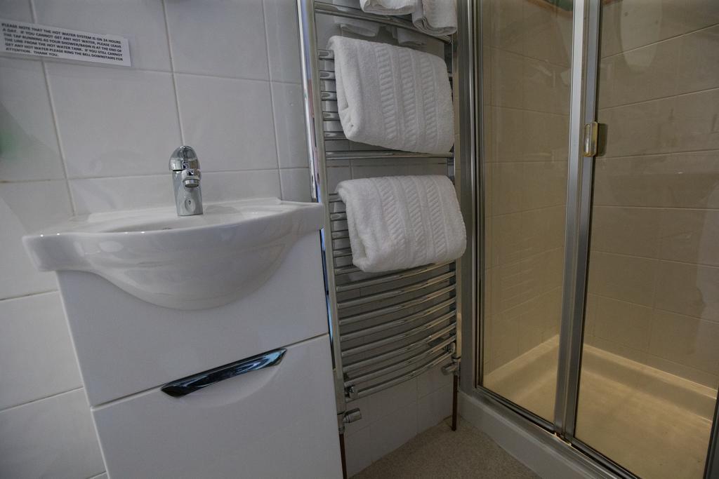 Rosemead Guest House Horley Room photo